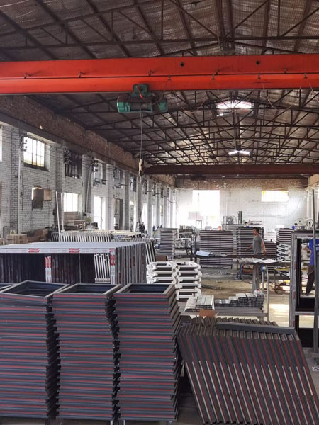 不銹鋼防火門窗車間實(shí)拍 不銹鋼防火門窗車間實(shí)拍